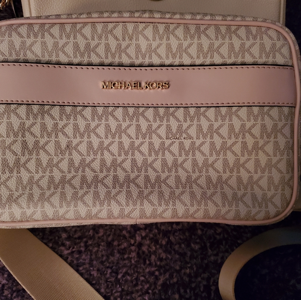 Michael kors crossbody
